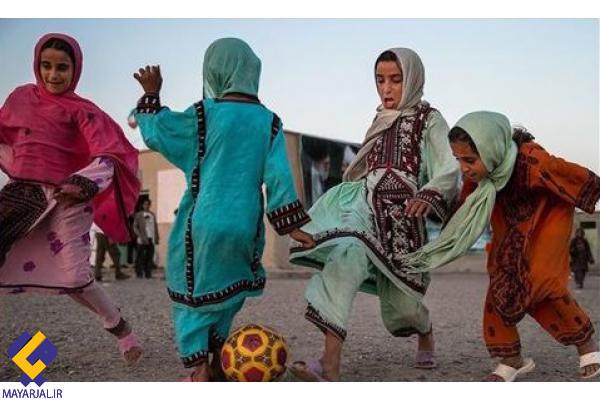آیا ماں لوگ ءَ گوں وتی چکاں بلوچی ھبر کنگ اِیں ؟