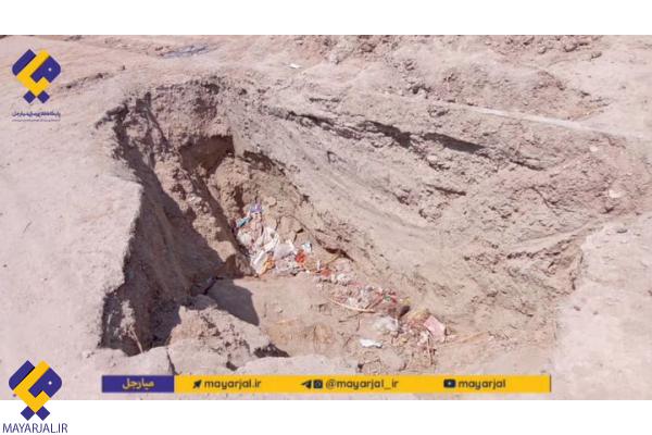 حفر چاله های خطرناک بدون علائم هشداری  در حاشیه  برخی معابر در روستای دهمیر بخش کلاتان در بمپور