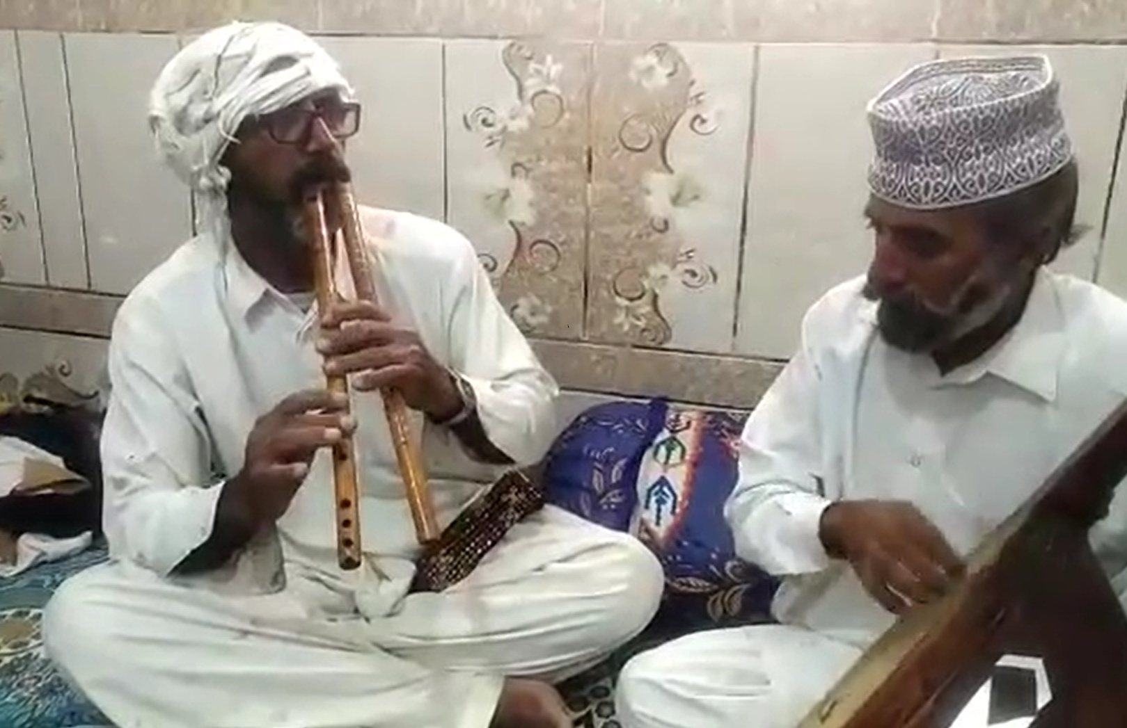 شاعر علی محمد عبدالزهی تقدیم  می کند+ فیلم