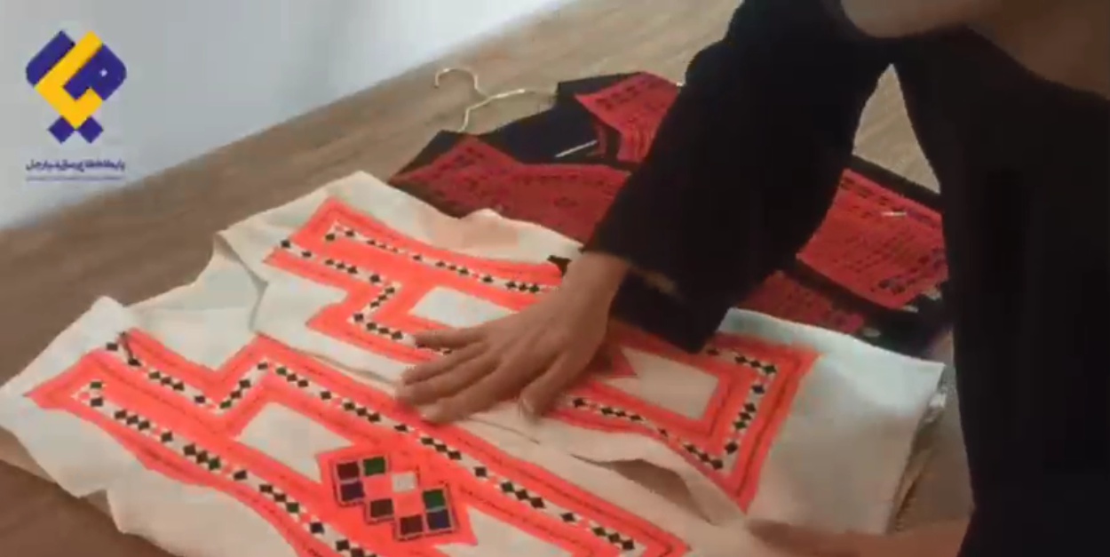 گفتگو با کار آفرین و بانوی خوش‌ذوق بلوچ/ بر آنیم هنر سوزن‌دوزی را جهانی کنیم+فیلم