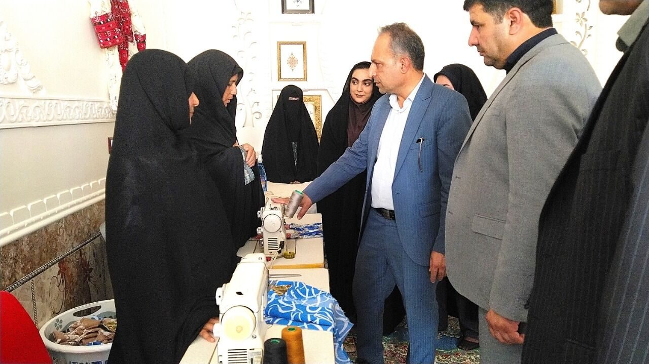 افتتاح کارگاه خیاطی و سوزن‌دوزی بانوان در زهک