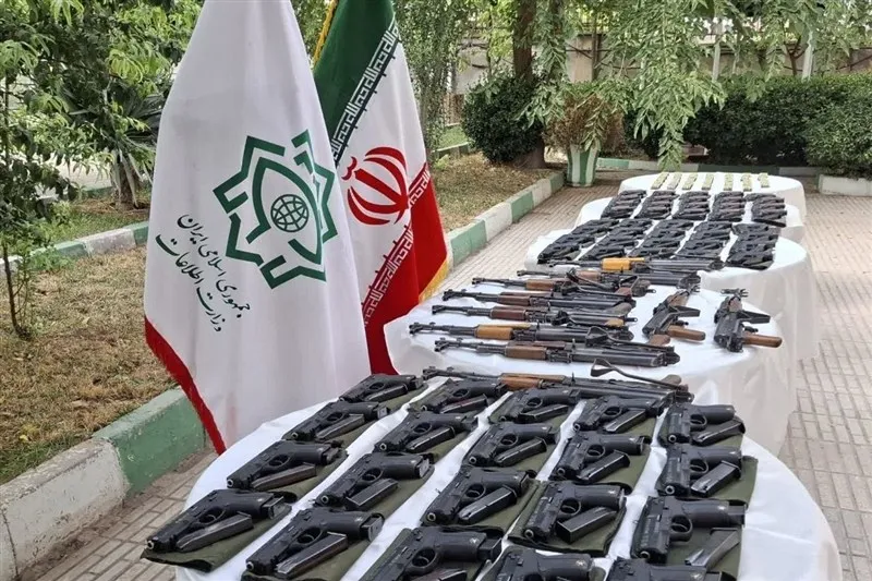 کشف ۱۲۲ قبضه سلاح جنگی در مرزهای جنوبی سیستان‌ و بلوچستان